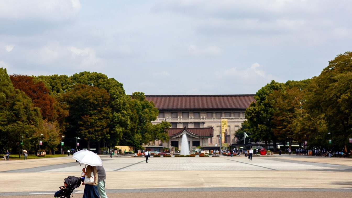 Yenul scade a treia zi la rând, la 157,70 pentru un dolar, investitorii punând sub semnul întrebării ritmul majorărilor dobânzii în Japonia