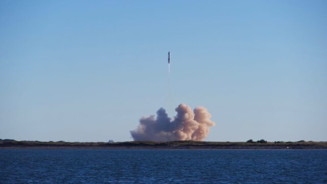 SpaceX va încerca pe 22 septembrie primul zbor Starship cu atingerea orbitei și lansarea unui lot de 26 de sateliți Starlink V3