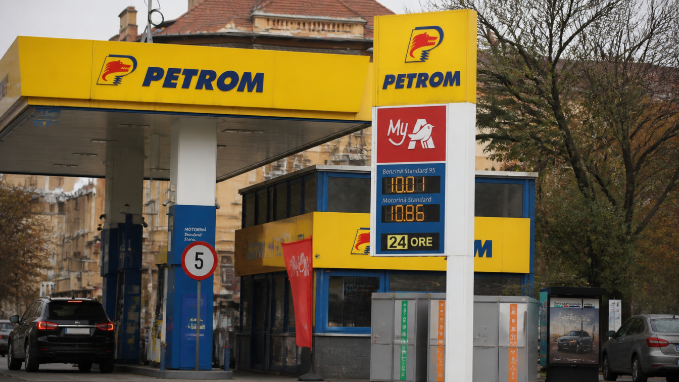 Benzina standard s-a ieftinit cu 5 bani pe litru la unele stații din București și costă de la 10,01 lei