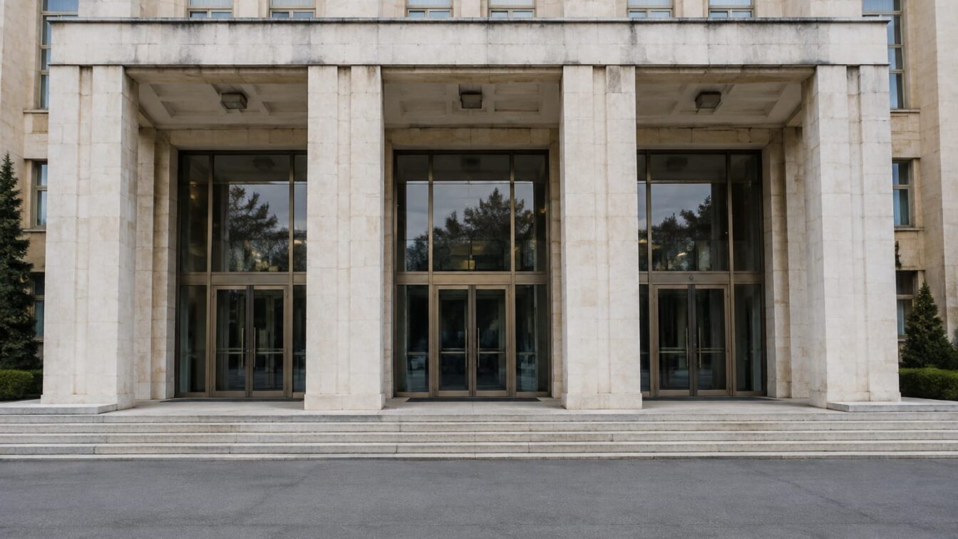 Blocajul politic poate crește dobânzile plătite de România. Cum se transmite presiunea în economie