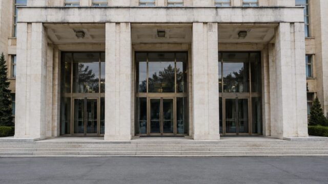 Blocajul politic poate crește dobânzile plătite de România. Cum se transmite presiunea în economie