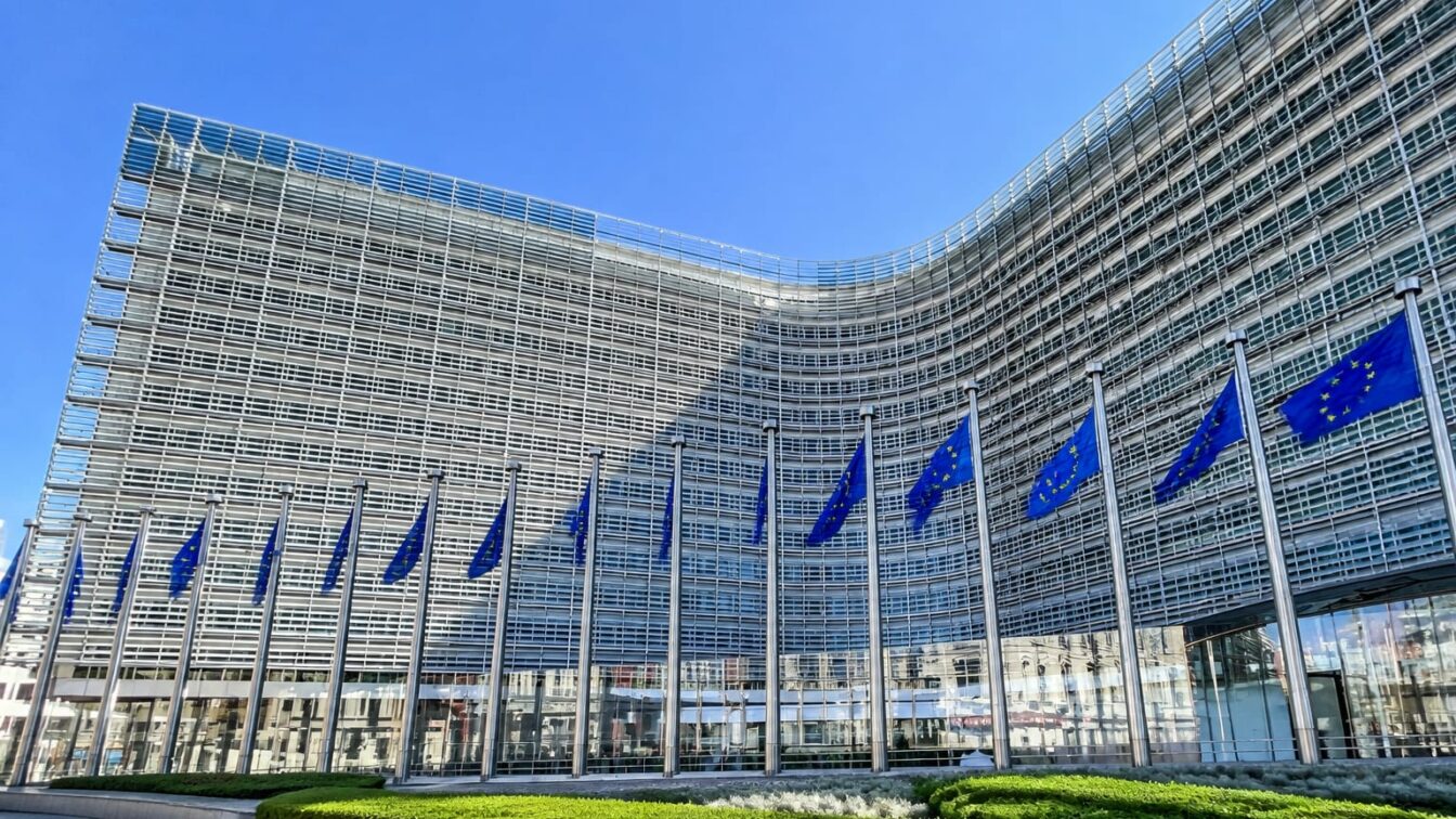 Comisia Europeană deschide ancheta Booking.com privind cazările fictive, fraudele la plată și promovarea contra cost