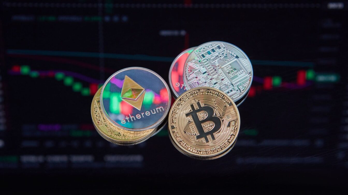 Românii dețin criptoactive estimate la 12 miliarde de euro, fără protecția oferită acțiunilor la falimentul intermediarului