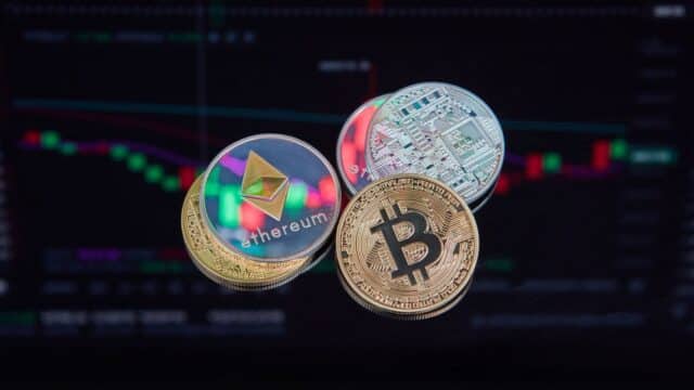 Românii dețin criptoactive estimate la 12 miliarde de euro, fără protecția oferită acțiunilor la falimentul intermediarului