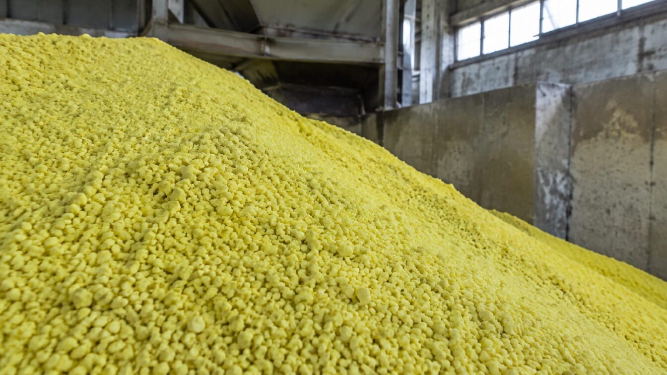 Războiul din Iran lasă mai puțin sulf pentru îngrășăminte. Producătorii avertizează că alimentele s-ar putea scumpi