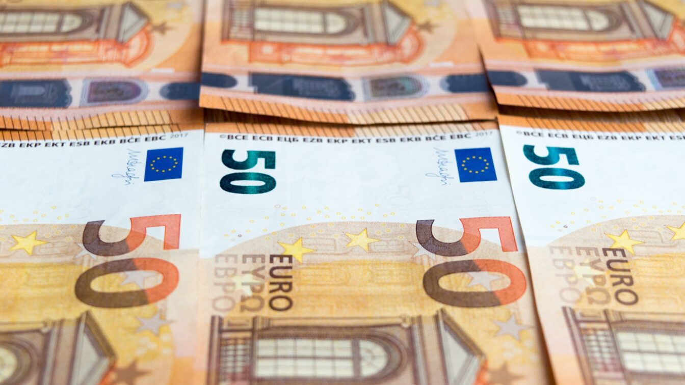 Adrian Codîrlașu estimează un euro de 5,4-5,5 lei anul viitor și explică presiunea asupra leului