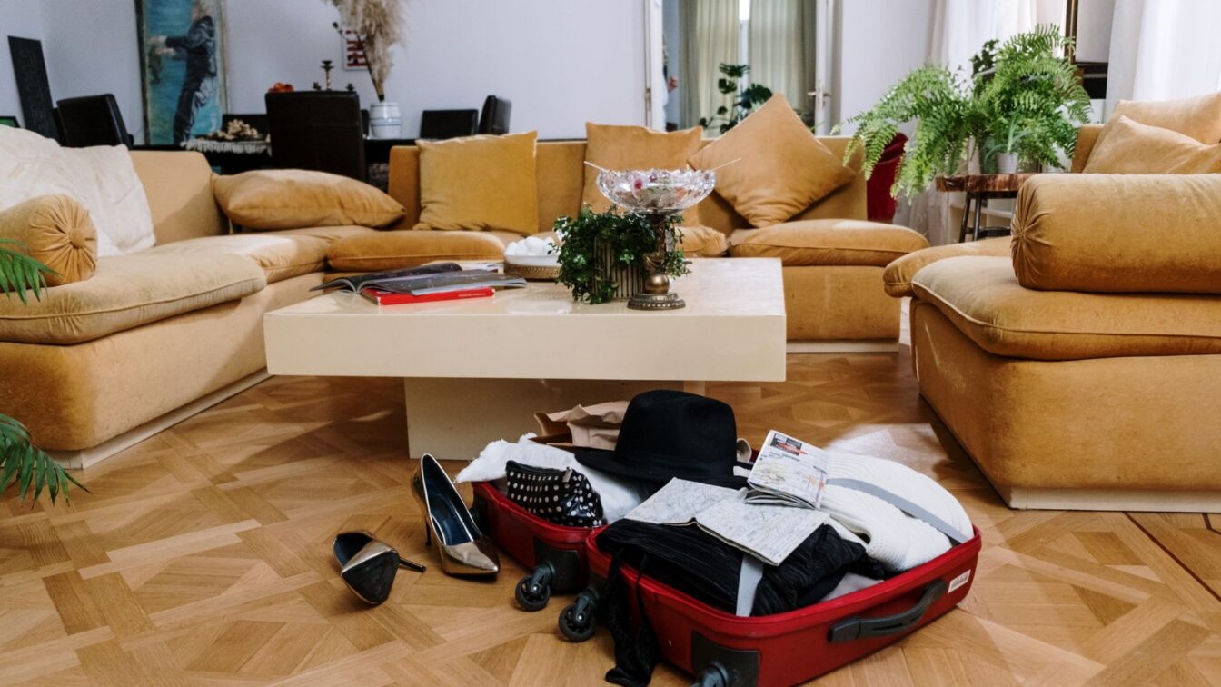 Angajatorul poate deconta vacanța fără taxe. Cum se aplică plafonul de 33% și ce documente sunt necesare