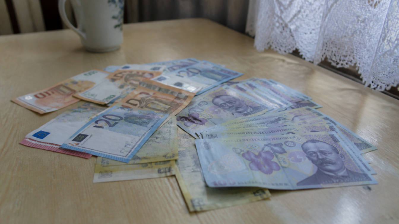Euro ar putea costa în medie 5,60 lei în 2029. Ce înseamnă pentru cei cu rate în euro