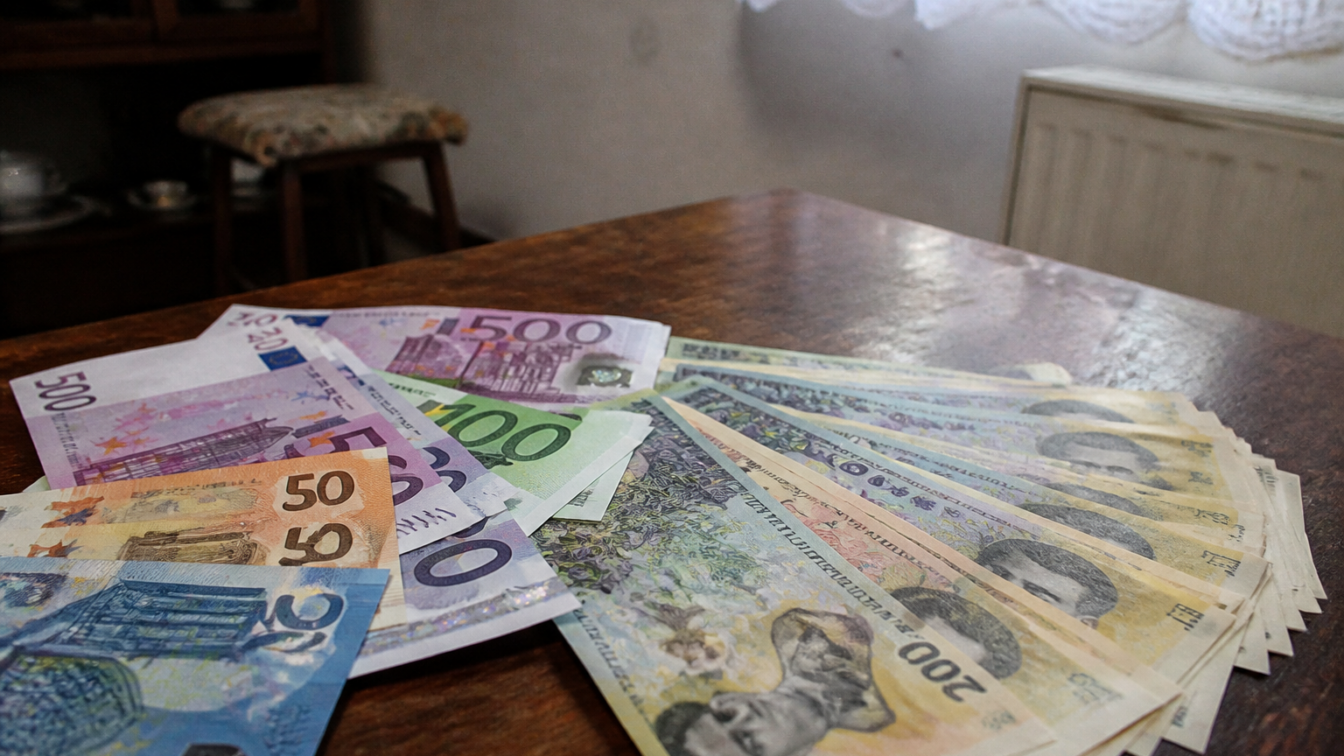 Euro ar putea costa în medie 5,60 lei în 2029. Ce înseamnă pentru cei cu rate în euro