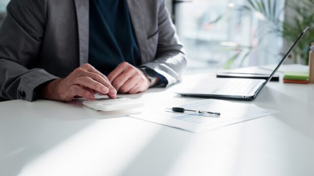 Facturarea proiectelor de design: cum să economisești timp și să eviți greșelile