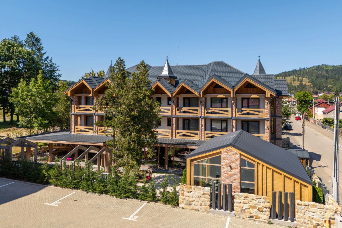 Cazare în Bucovina cu piscină: confort sau strategie anti-sezonalitate? Exemplul Forest Green forestgreen vila in gura humorului 4