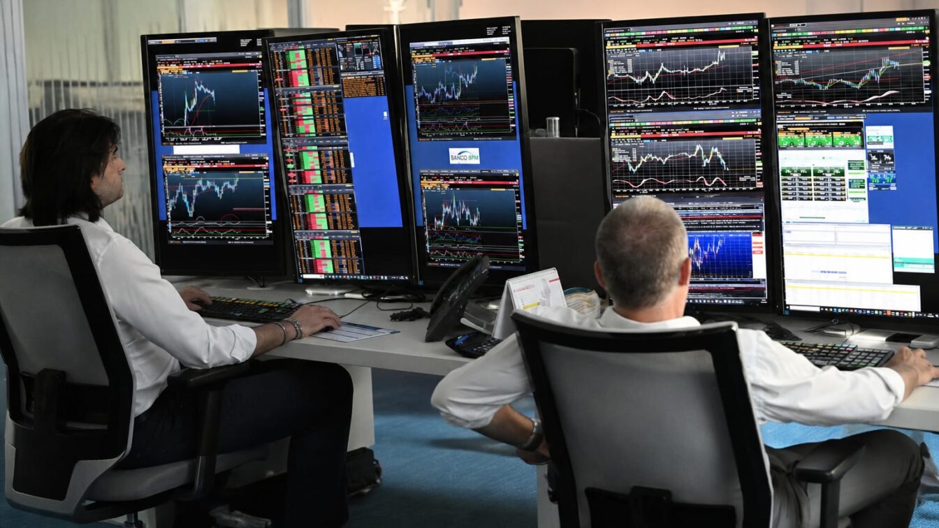 FTSE MIB a trecut pe minus, la 50.217 puncte