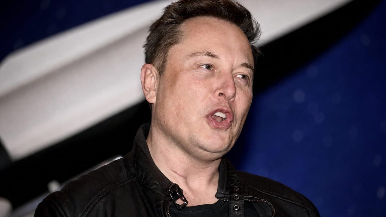 Elon Musk analizează unirea Tesla cu SpaceX. Fuziunea depinde de acordul acționarilor