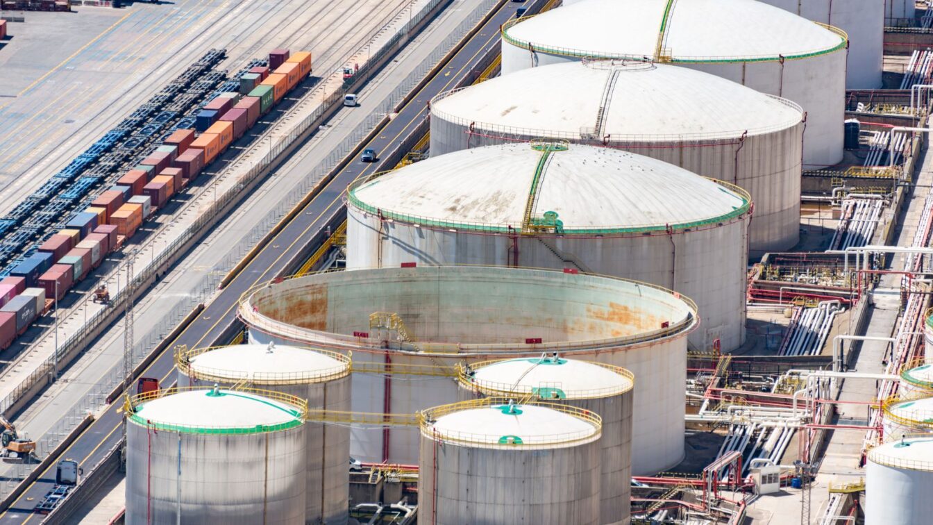 Greva la Oil Terminal este anunțată pentru 18 noiembrie, iar șoferii pot avea probleme la alimentare