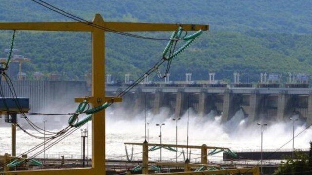 Hidroelectrica își taie profitul estimat la 3 miliarde de lei după secetă și cumpărări mai mari din piață