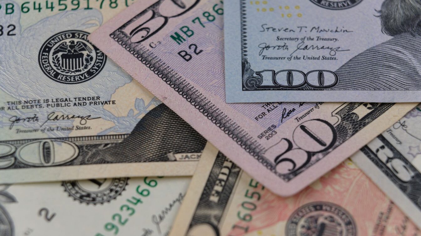 Inflația americană de 3,7% ridică la aproximativ 45% pariurile pe creșterea dobânzilor Fed