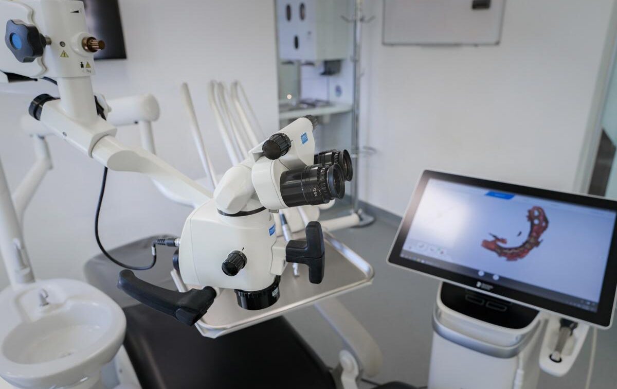 Cum planificarea digitală a zâmbetului schimbă abordarea cazurilor complexe la Mb Dental Târgu Mureș