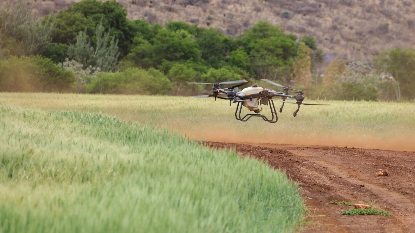 Un pachet de dronă agricolă pornește de la 9.138,30 EUR fără TVA în oferta din octombrie. Ce include investiția