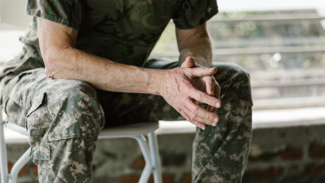 Peste 27.000 de pensionari militari ar putea primi înapoi impozitul plătit în plus, fără cerere, dacă proiectul devine lege