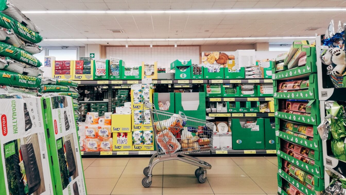 Ce limite de adaos trebuie să respecte magazinele și distribuitorii la alimente până la 31 decembrie 2026