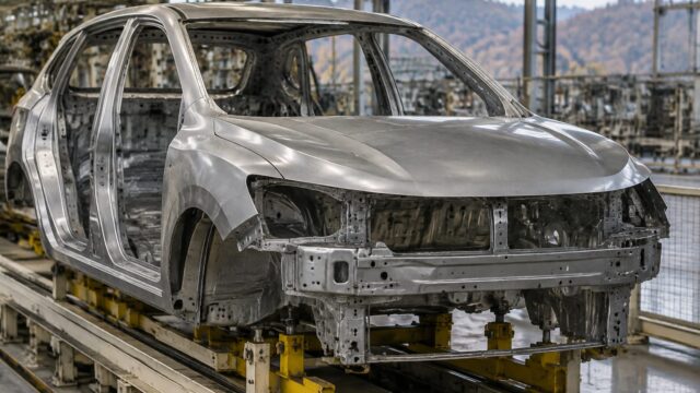 Dacia oferă până la 210.000 de lei net în funcție de vechime pentru plecarea voluntară din companie