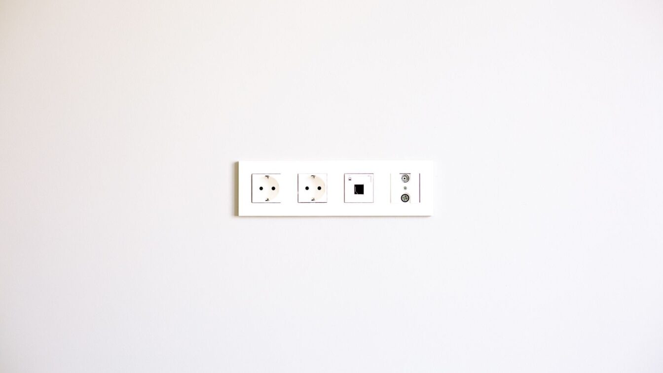 Energia pentru 20 octombrie ajunge la 1.639 de lei/MWh pe piața spot din București