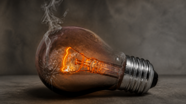 Prețul mediu al energiei electrice pentru ziua următoare este indicat la 1.277 lei/MWh în octombrie, dar factura nu crește automat