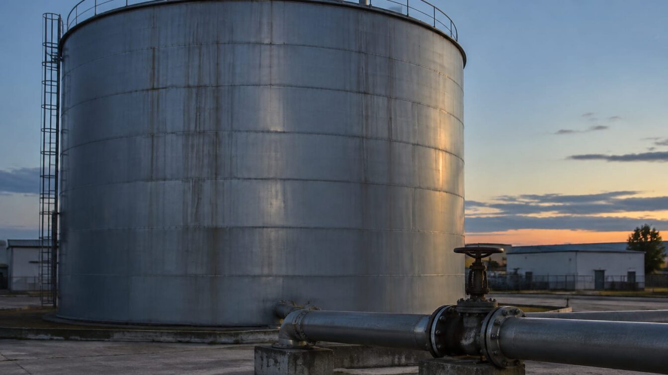 G7 eliberează 100 de milioane de barili din rezerve pentru a reduce prețurile petrolului și motorinei