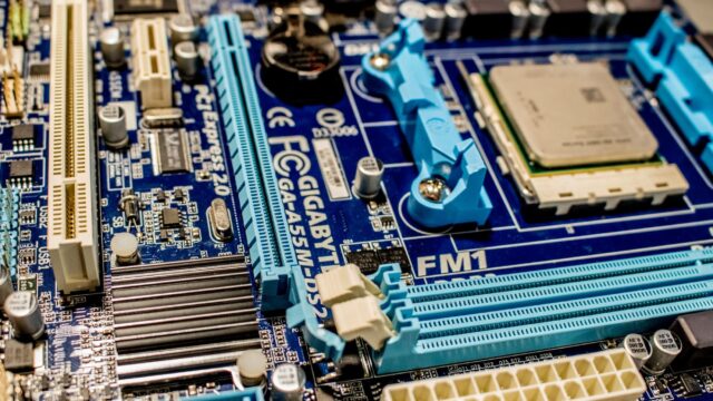 Memoria DDR4 s-a scumpit cu 24% în contracte. Deficitul de cipuri ar putea dura până în 2028