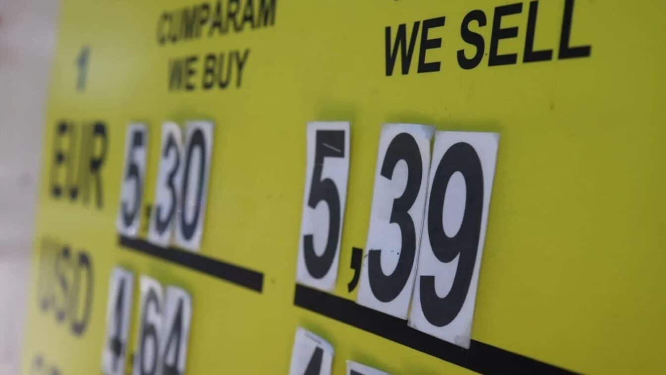 Euro atinge recordul de 5,3447 lei la cursul BNR, după un salt zilnic de aproape 1,3%