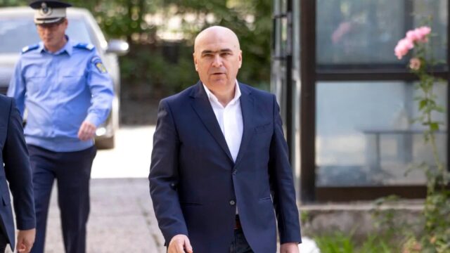 România păstrează ratingul recomandat investițiilor. Bolojan avertizează că blocajul politic amenință credibilitatea