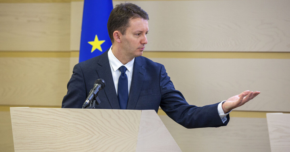 S&P decide pe 2 octombrie dacă România păstrează ratingul recomandat investițiilor după eșecul Cabinetului Mureșan