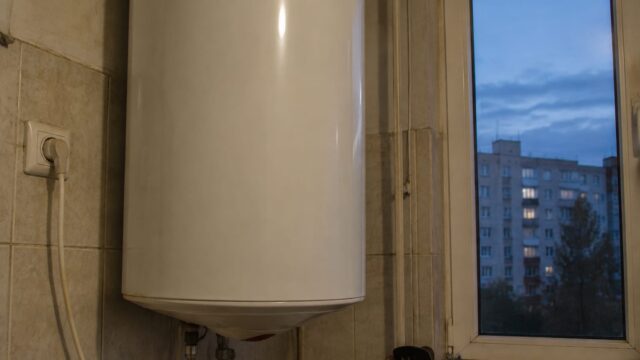 Cum se reduce factura la curent fără investiții majore. Ce arată un calcul pentru un consum de 300 kWh