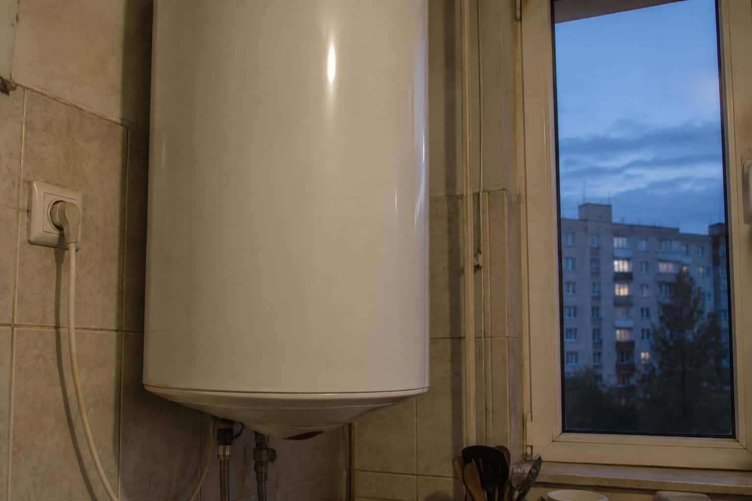 Cum se reduce factura la curent fără investiții majore. Ce arată un calcul pentru un consum de 300 kWh