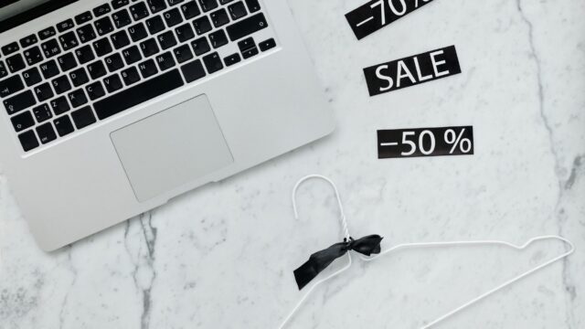 Prețul anterior, reperul pentru reducerile online