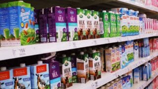 Lactatele se scumpesc cu până la 8% din octombrie. Serviciile ar putea crește cu 15-20%