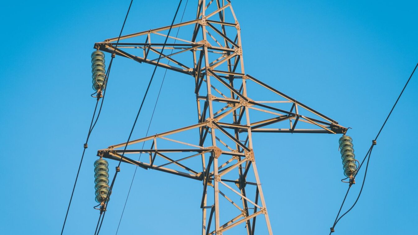 Transelectrica poate opri exporturile de electricitate în caz de criză. Măsurile sunt valabile până la 30 octombrie