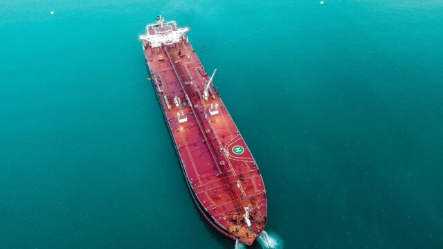 Transportul adaugă 38,5 dolari pe baril la petrolul livrat cu supertancul din Statele Unite către Asia