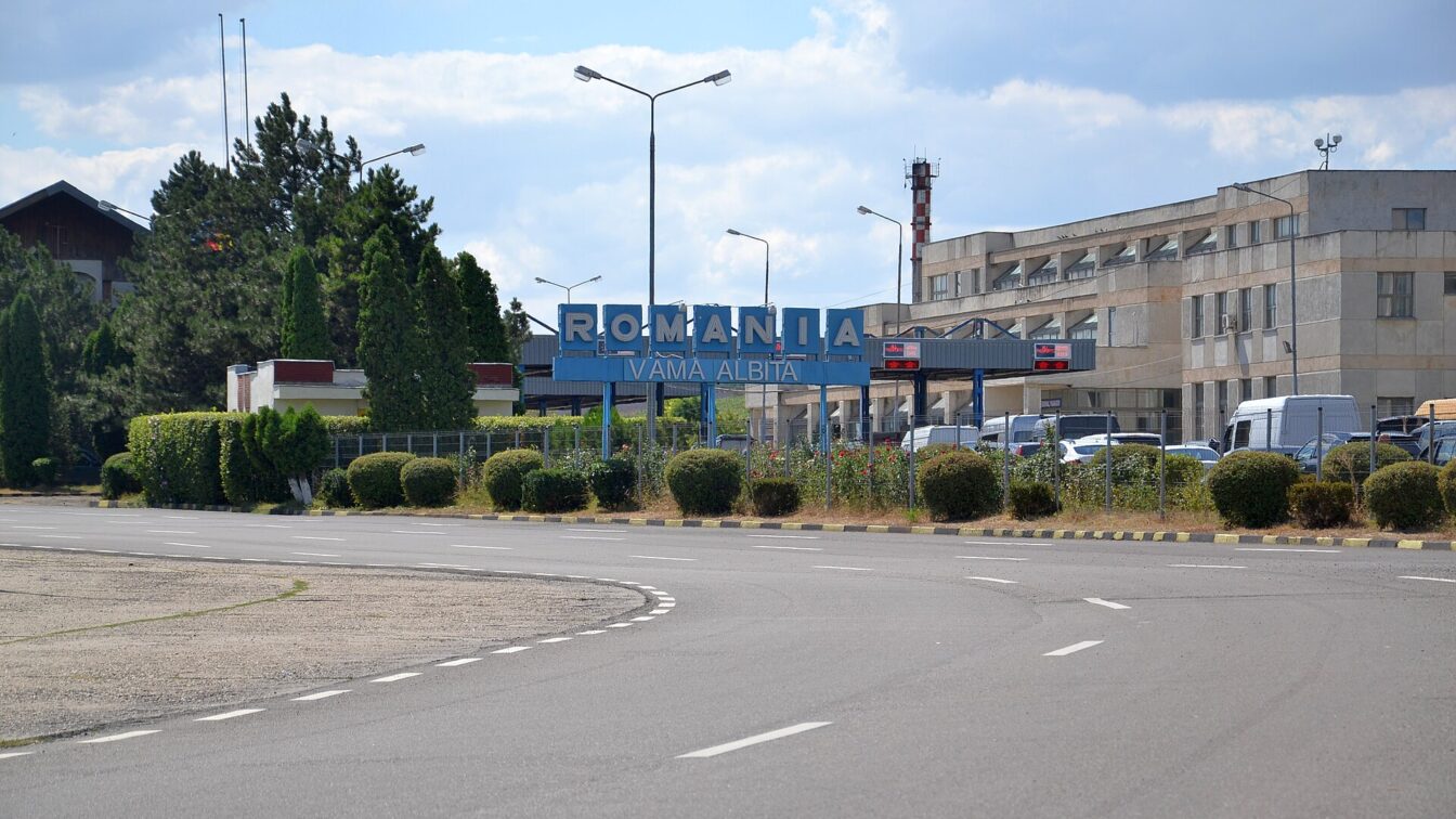 Vămuirea mașinilor aduse din afara UE rămâne obligatorie, deși dovada nu mai este cerută la înmatriculare
