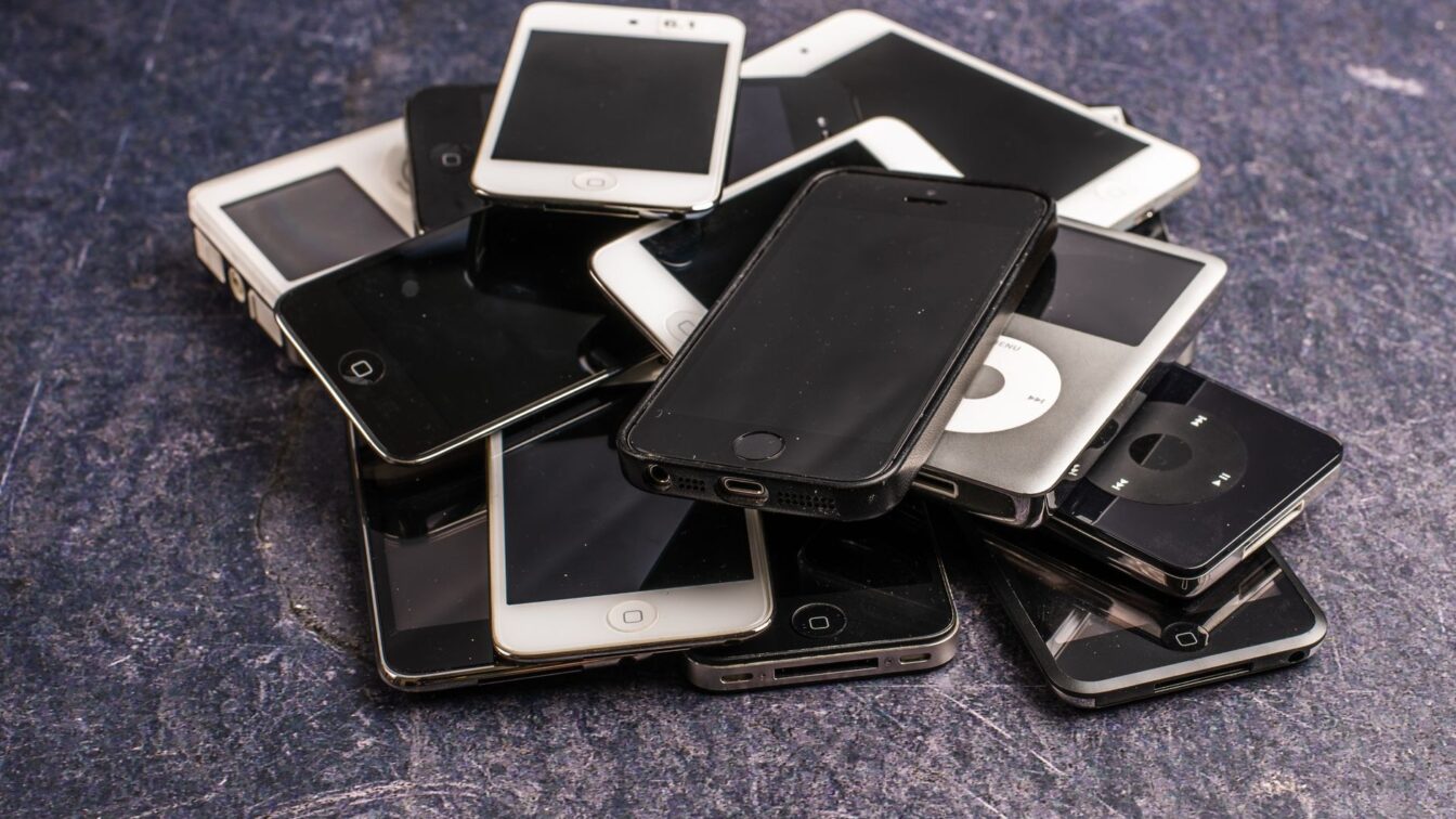 Cum se verifică un telefon la mâna a doua înainte de plată, de la codul IMEI la blocările de cont
